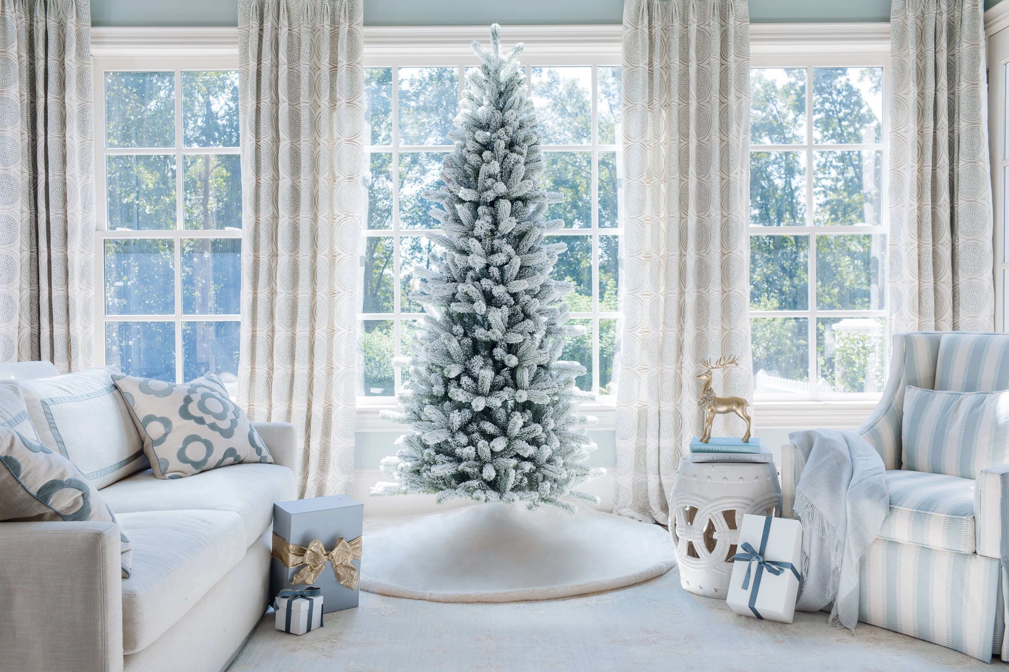 Árvore de Natal Artificial Slim King Flock® de com 650 Luzes LED Branco Quente